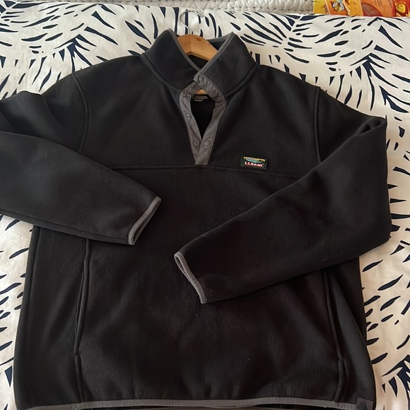 L.L.Bean, Men’s large, black pull over, snap closure - Picture 4 of 4